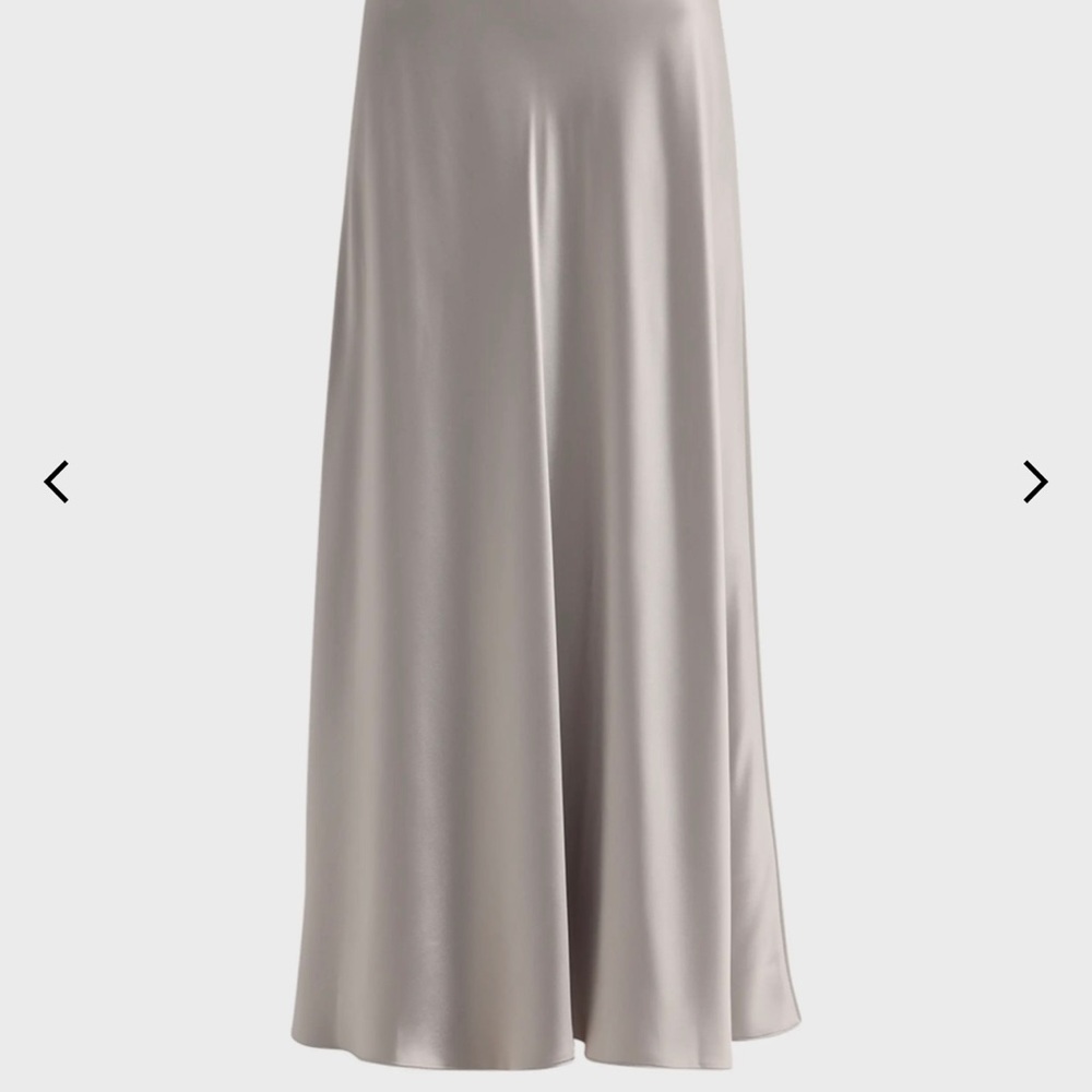 Lafayette 148 New York
Bias-Cut A-Line Maxi Skirt pale grey size 10